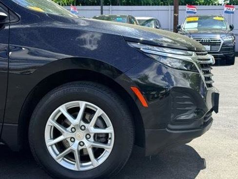Used 2023 Chevrolet Equinox LS w/ LS Convenience Package AWD/4WD image 3