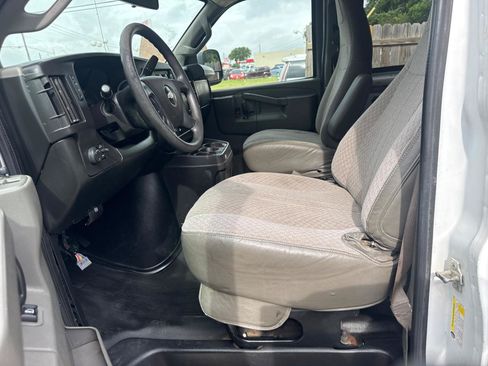 Used 2018 Chevrolet Express 3500 LT w/ LT Preferred Equipment Group RWD image 4