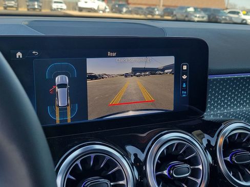 New 2025 Mercedes-Benz GLB 250 image 23