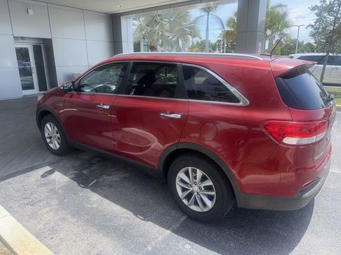 Used 2017 Kia Sorento FWD image 4