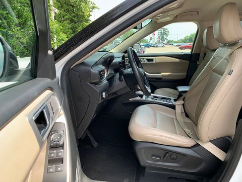 Used 2023 Ford Explorer Limited AWD/4WD image 24