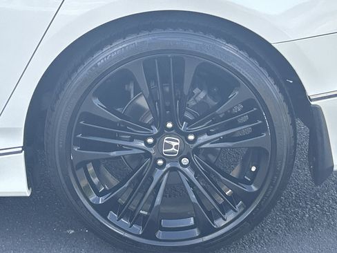Used 2018 Honda Accord Touring image 35