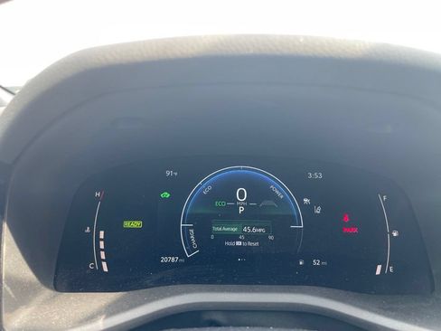 Used 2025 Toyota Camry SE FWD image 10