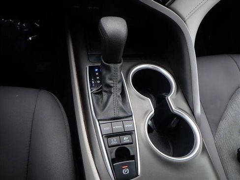 Used 2021 Toyota Camry LE image 18