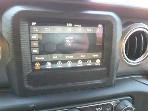 Used 2021 Jeep Wrangler Rubicon w/ LED Lighting Group AWD/4WD image 15