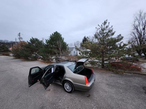 Used 2011 Cadillac DTS Luxury image 20