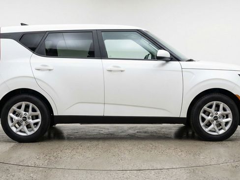 Used 2025 Kia Soul LX w/ LX Technology Package image 11