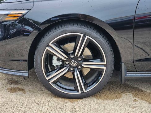 Used 2024 Honda Accord Sport image 9