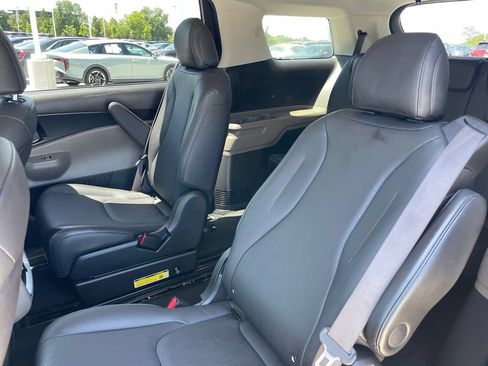 Certified 2025 Kia Carnival FWD image 26