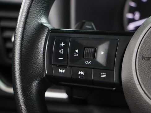 Used 2023 Nissan Rogue SV image 13