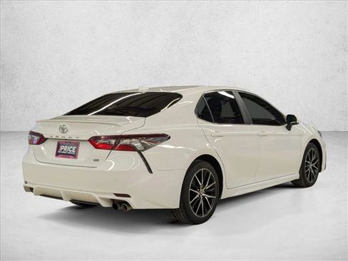 Used 2021 Toyota Camry SE image 5