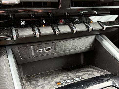 Used 2024 Chevrolet Colorado Z71 w/ Z71 Convenience Package 2 image 57