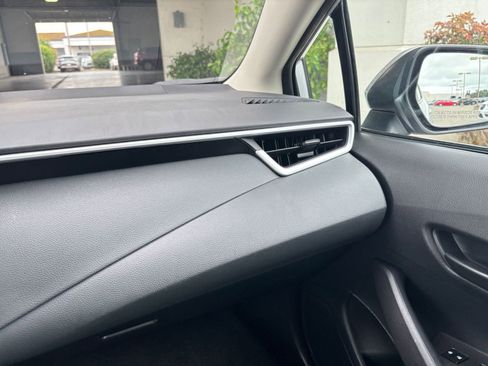 Used 2025 Toyota Corolla LE FWD image 35