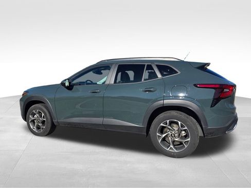 Certified 2025 Chevrolet Trax LT w/ LT Convenience Package image 36