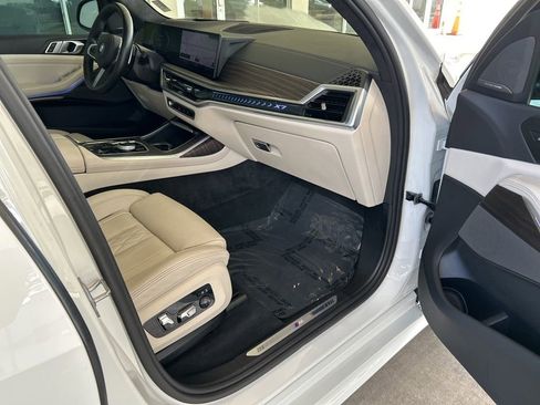Used 2024 BMW X7 xDrive40i w/ Executive Package image 23