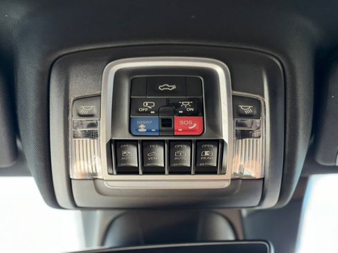 Used 2020 RAM 1500 Limited image 32