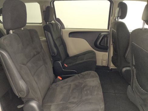 Used 2016 Dodge Grand Caravan SXT FWD image 19
