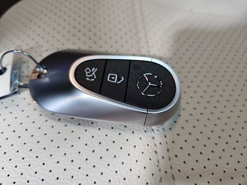 New 2026 Mercedes-Benz GLC 300 image 37