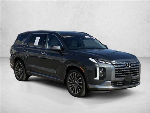 Used 2023 Hyundai Palisade Calligraphy image 3