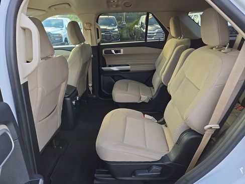 Used 2022 Ford Explorer XLT image 15