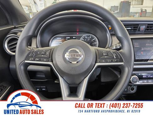 Used 2019 Nissan Kicks SV image 18