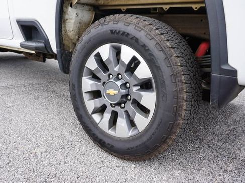 Used 2024 Chevrolet Silverado 2500 Custom w/ Z71 Off-Road Package AWD/4WD image 6