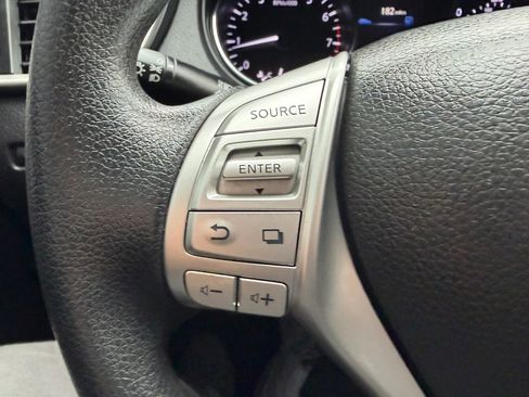 Used 2016 Nissan Rogue S image 25