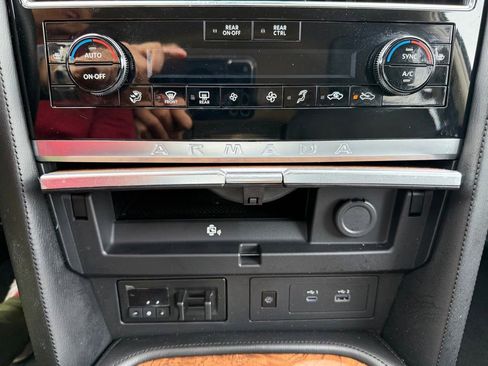 Used 2024 Nissan Armada SL w/ Captain's Chairs Package image 28