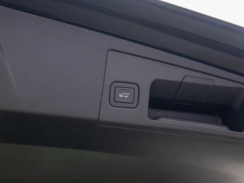 New 2026 Cadillac XT5 Sportv w/ LPO, Floor Liner Package AWD/4WD image 32