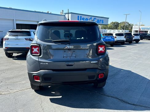 Used 2022 Jeep Renegade Latitude image 4