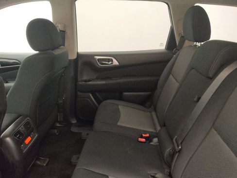 Used 2017 Nissan Pathfinder S image 18