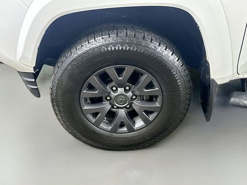 Used 2022 Toyota Tacoma SR5 w/ Technology Package RWD image 8