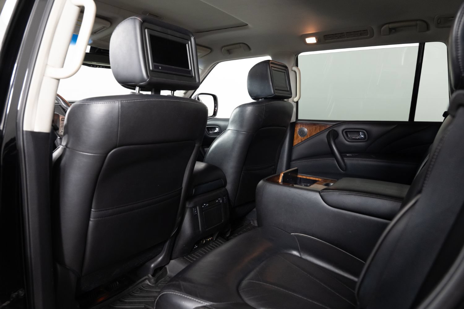 Used 2016 INFINITI QX80 4WD w/ Deluxe Technology Package image 19
