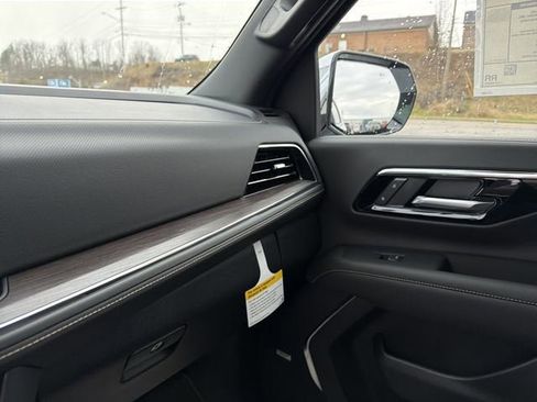 New 2026 Chevrolet Suburban Premier AWD/4WD image 24