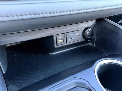 Used 2022 Toyota Highlander XLE image 34