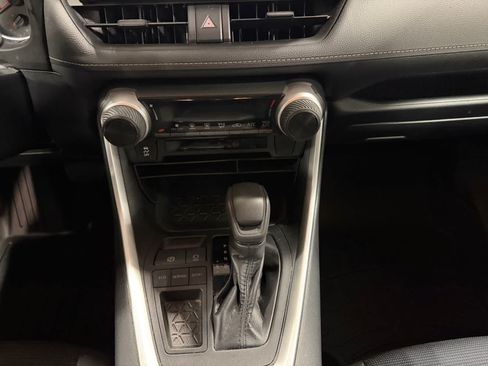 Used 2019 Toyota RAV4 LE w/ Carpet Mat Package FWD image 12