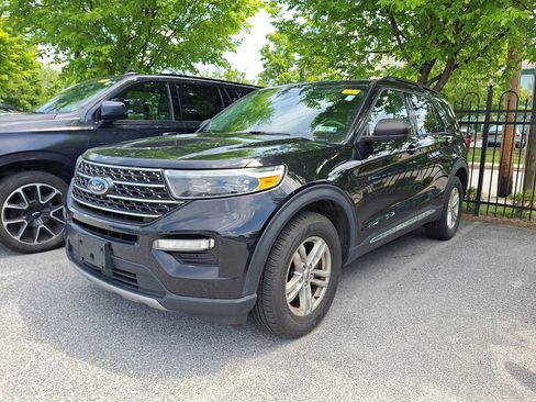 Used 2020 Ford Explorer XLT w/ Equipment Group 202A AWD/4WD image 3