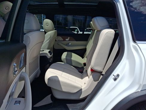 Certified 2025 Mercedes-Benz GLS 450 4MATIC image 11