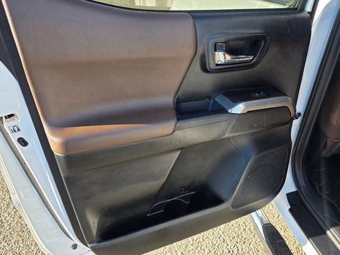 Used 2017 Toyota Tacoma Limited image 29