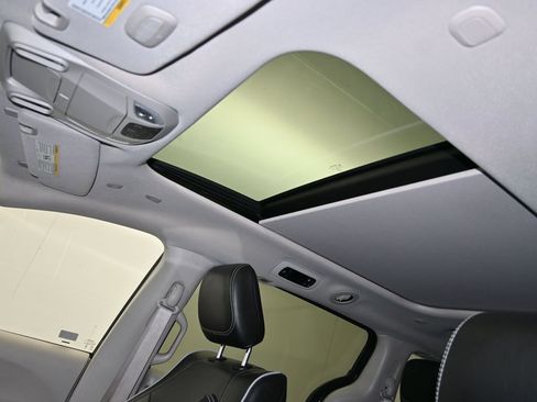 Used 2023 Chrysler Pacifica Limited FWD image 20