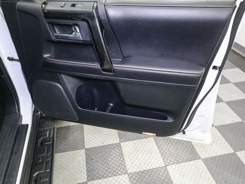 Used 2017 Toyota 4Runner TRD Off-Road Premium image 19