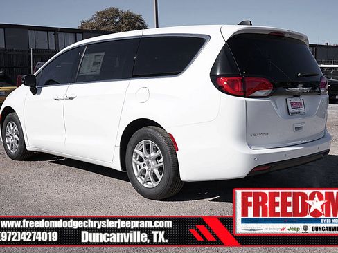 New 2025 Chrysler Voyager LX image 3