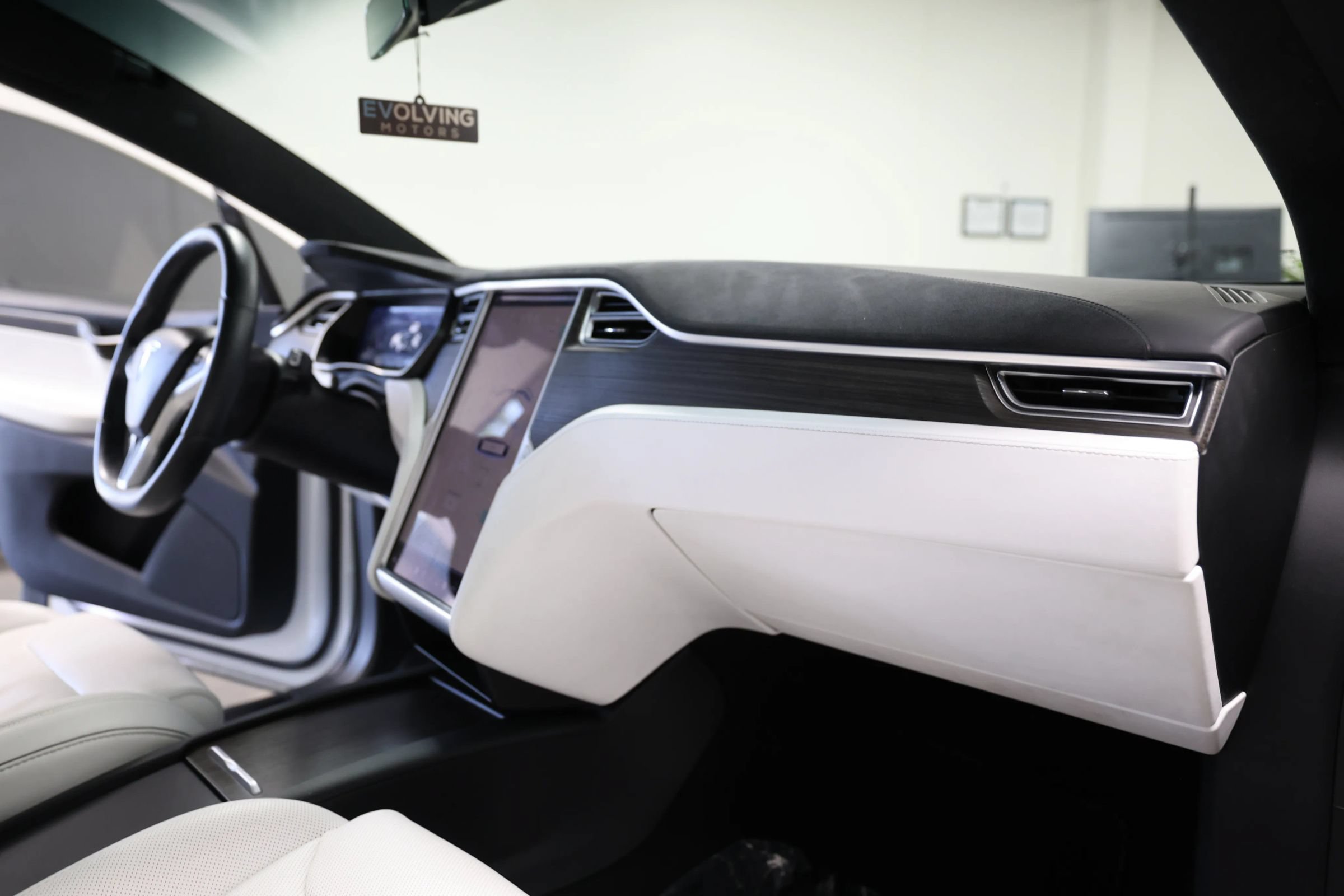Used 2016 Tesla Model X 75D AWD/4WD image 36