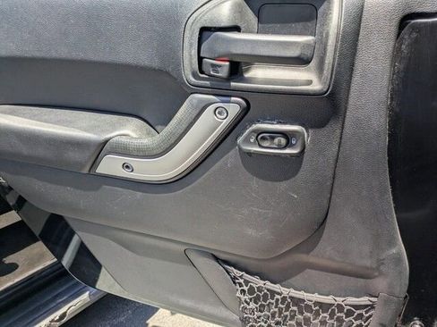 Used 2015 Jeep Wrangler Unlimited Sahara w/ Connectivity Group image 27