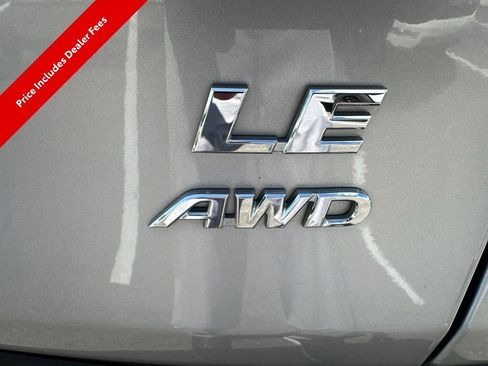 Used 2021 Toyota RAV4 LE AWD/4WD image 4