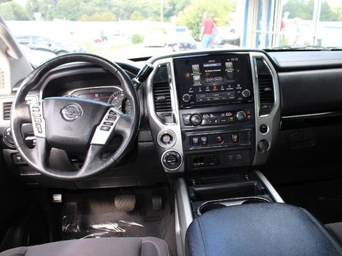 Used 2021 Nissan Titan SV w/ SV Convenience Package image 9
