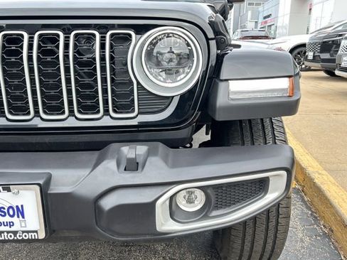 Used 2025 Jeep Wrangler Unlimited Sahara w/ Safety Group AWD/4WD image 3