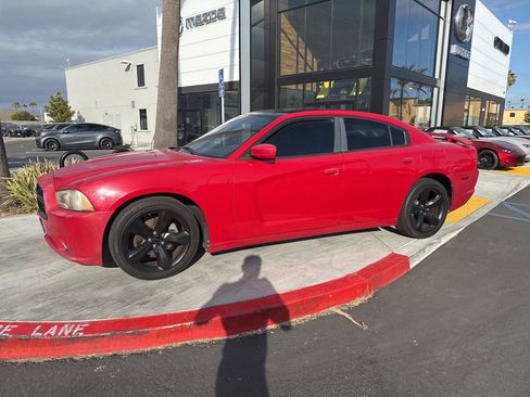 Used 2013 Dodge Charger SXT w/ Blacktop Pkg RWD image 4