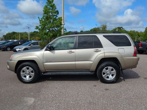 Used 2004 Toyota 4Runner SR5 AWD/4WD image 3