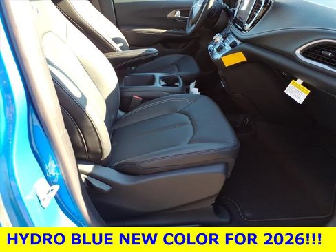 New 2026 Chrysler Pacifica Select image 9